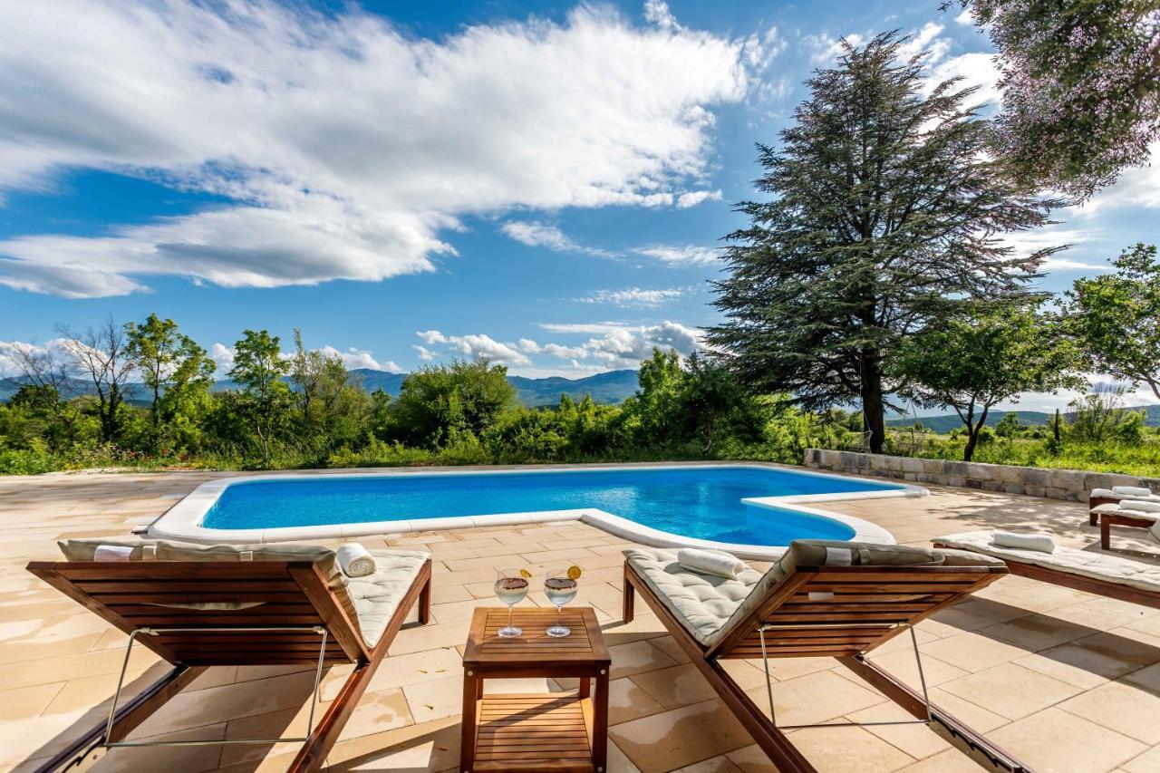 Villa Casa Di Oliva-House With Heated Pool & Jacuzzi In Trilj, Croatia Extérieur photo