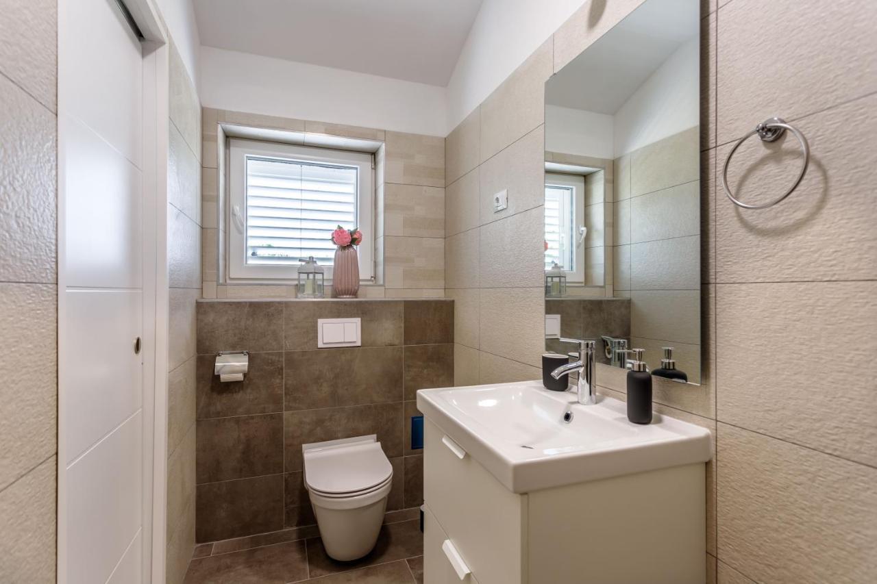 Villa Casa Di Oliva-House With Heated Pool & Jacuzzi In Trilj, Croatia Extérieur photo