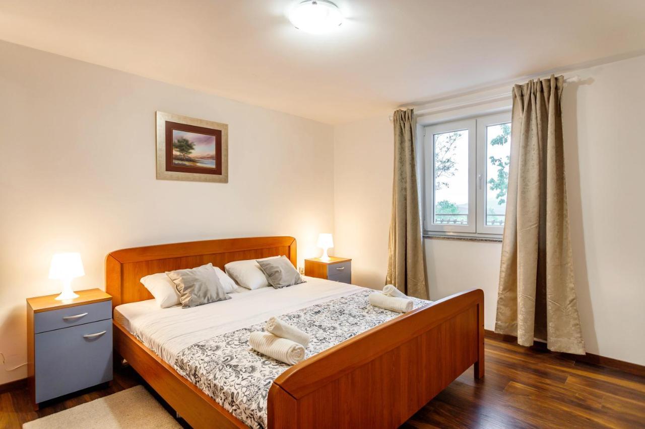 Villa Casa Di Oliva-House With Heated Pool & Jacuzzi In Trilj, Croatia Extérieur photo