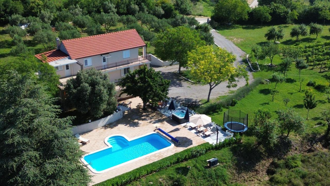 Villa Casa Di Oliva-House With Heated Pool & Jacuzzi In Trilj, Croatia Extérieur photo