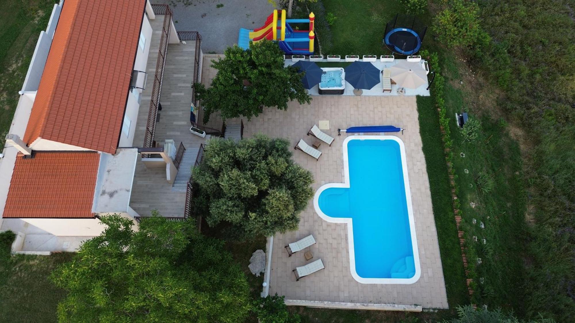 Villa Casa Di Oliva-House With Heated Pool & Jacuzzi In Trilj, Croatia Extérieur photo